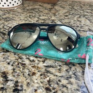 Goodr: black, mirrored aviators with fabric bag.